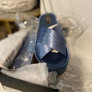 *Brand New* Kenneth Cole DAMARISS Slide in Blue